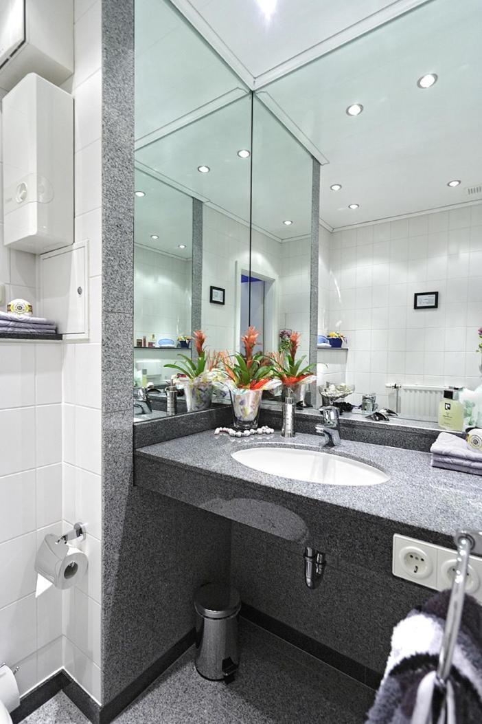 Management - Business Suiten Dortmund Room photo